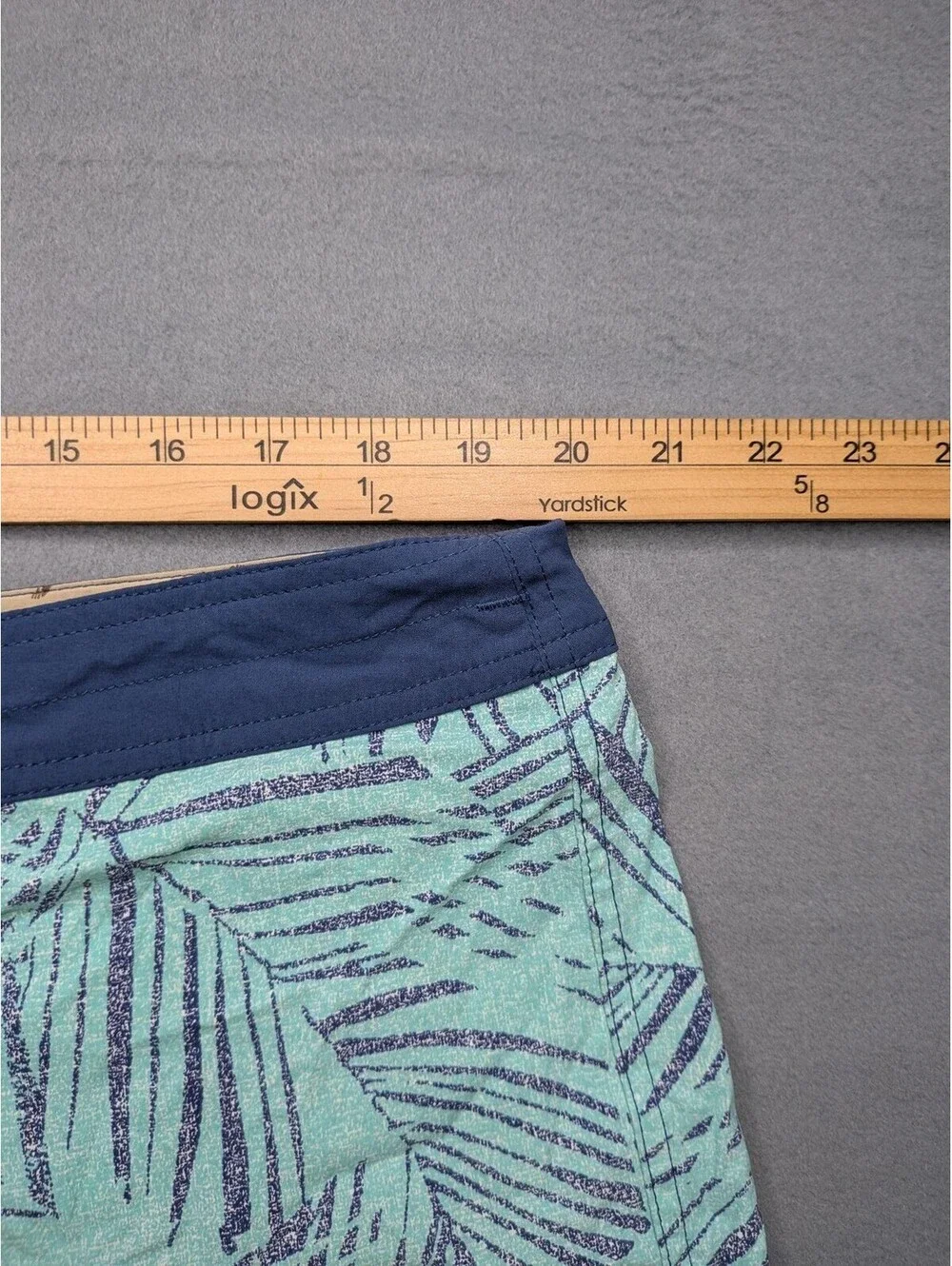 Patagonia Swim Shorts Mens 40 Green Leaf Print Board Shorts Zip Pocket Quick Dry